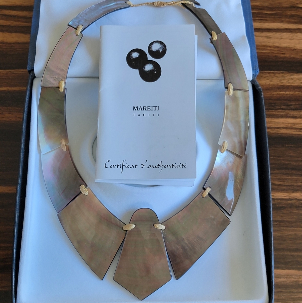 Mareiti Tahitian Pearl Shell Necklace